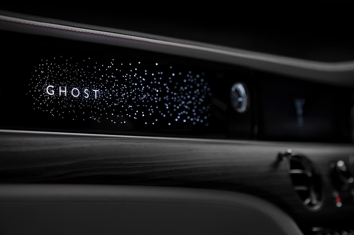 Rolls-Royce Ghost illuminated fascia