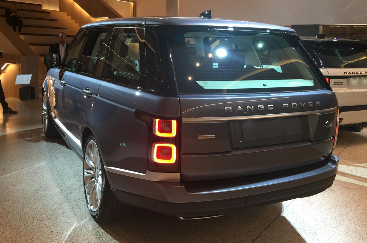 Range Rover facelift brings all-new P400e plug-in hybrid ... Range Rover facelift brings all-new P400e plug-in hybrid ...