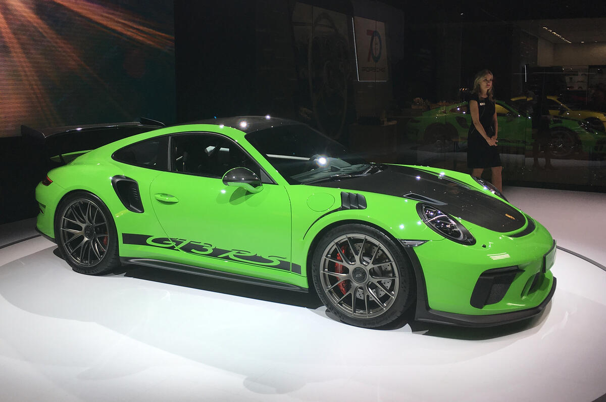 18 Porsche 911 Gt3 Rs Weissach Pack Revealed With 29kg Weight Loss Autocar