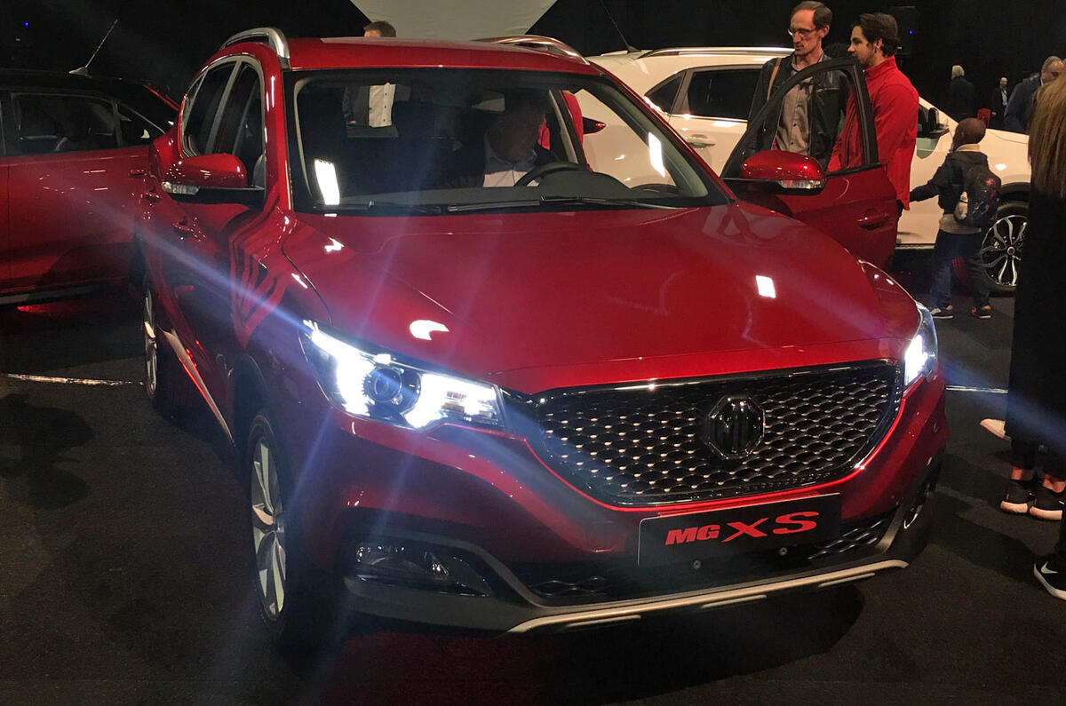 Mg Xs To Be Launched In Britain In October As Dacia Duster Rival