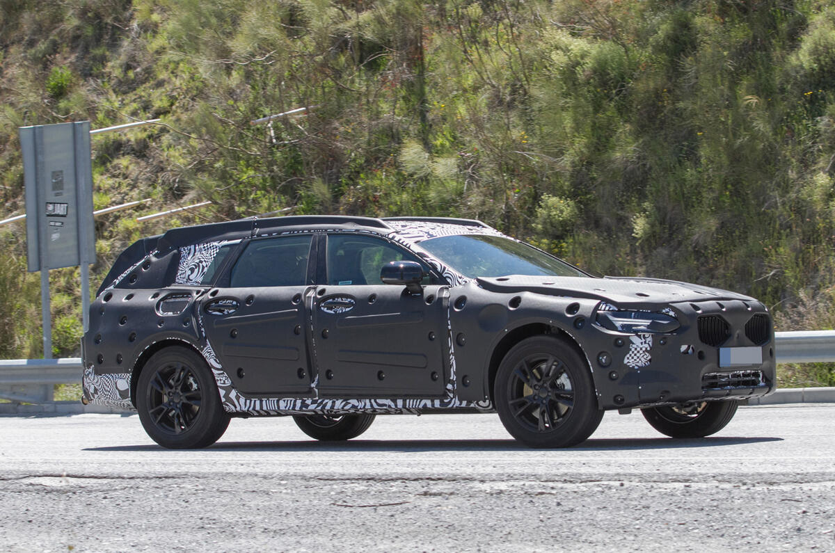 2017 Volvo V90 Cross Country