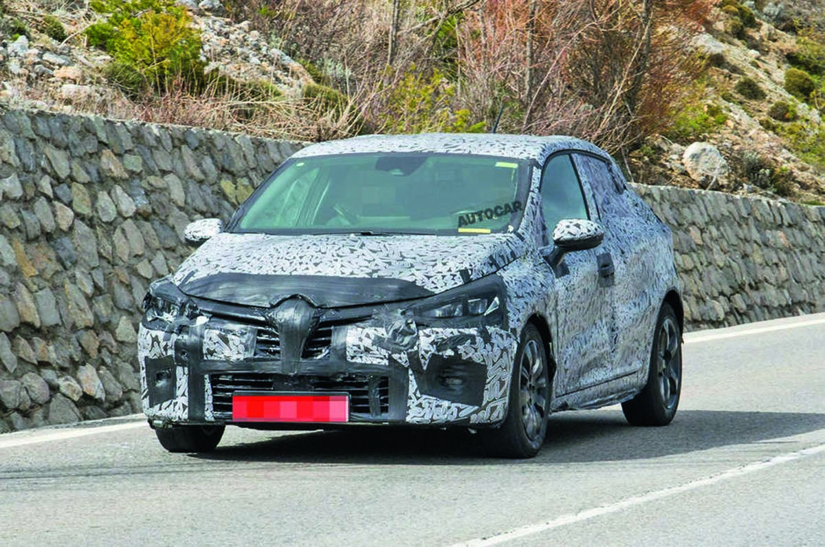 2019 Renault Clio: new pictures of high tech hatchback