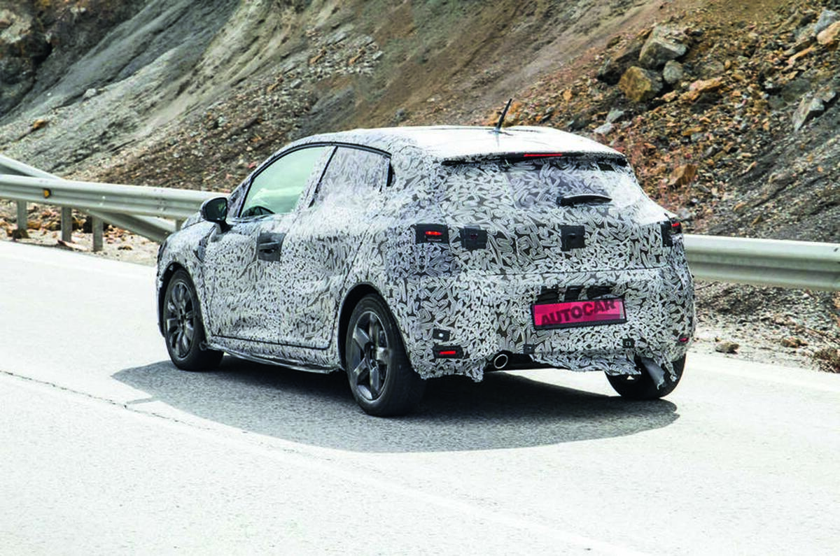 2019 Renault Clio: new pictures of high tech hatchback