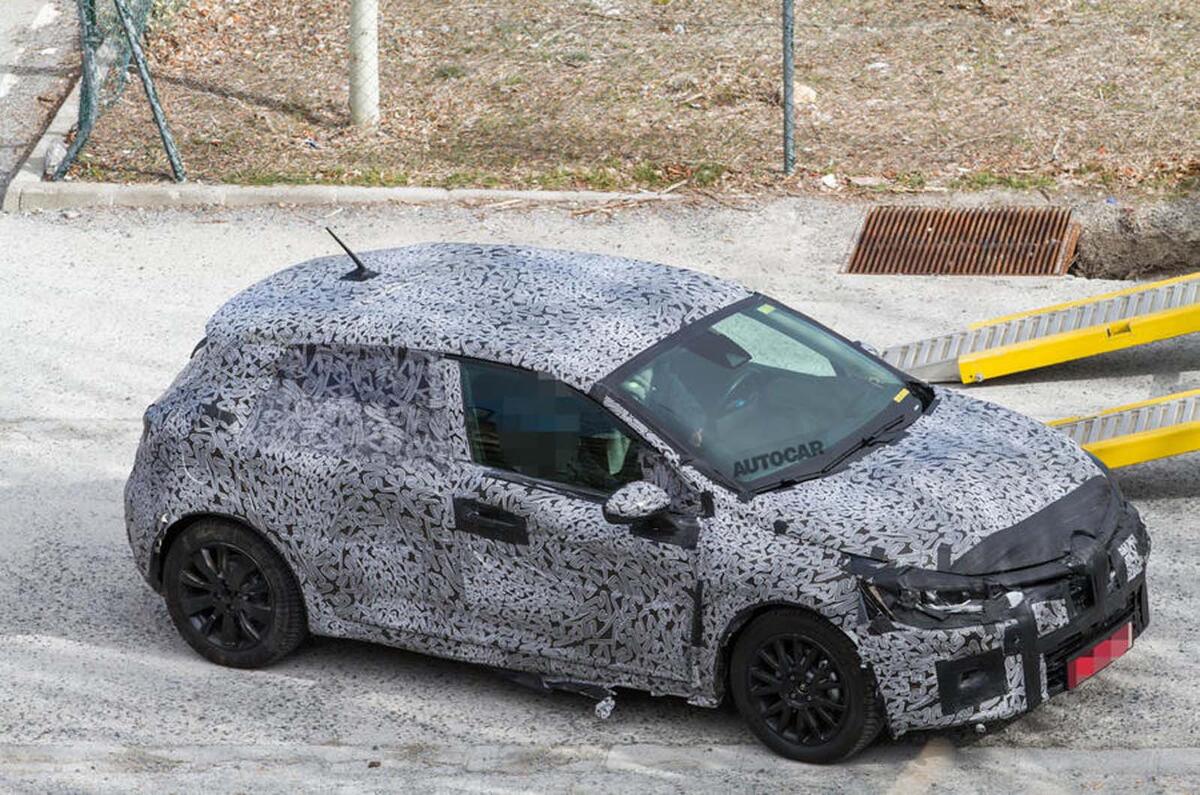2019 Renault Clio: new pictures of high tech hatchback