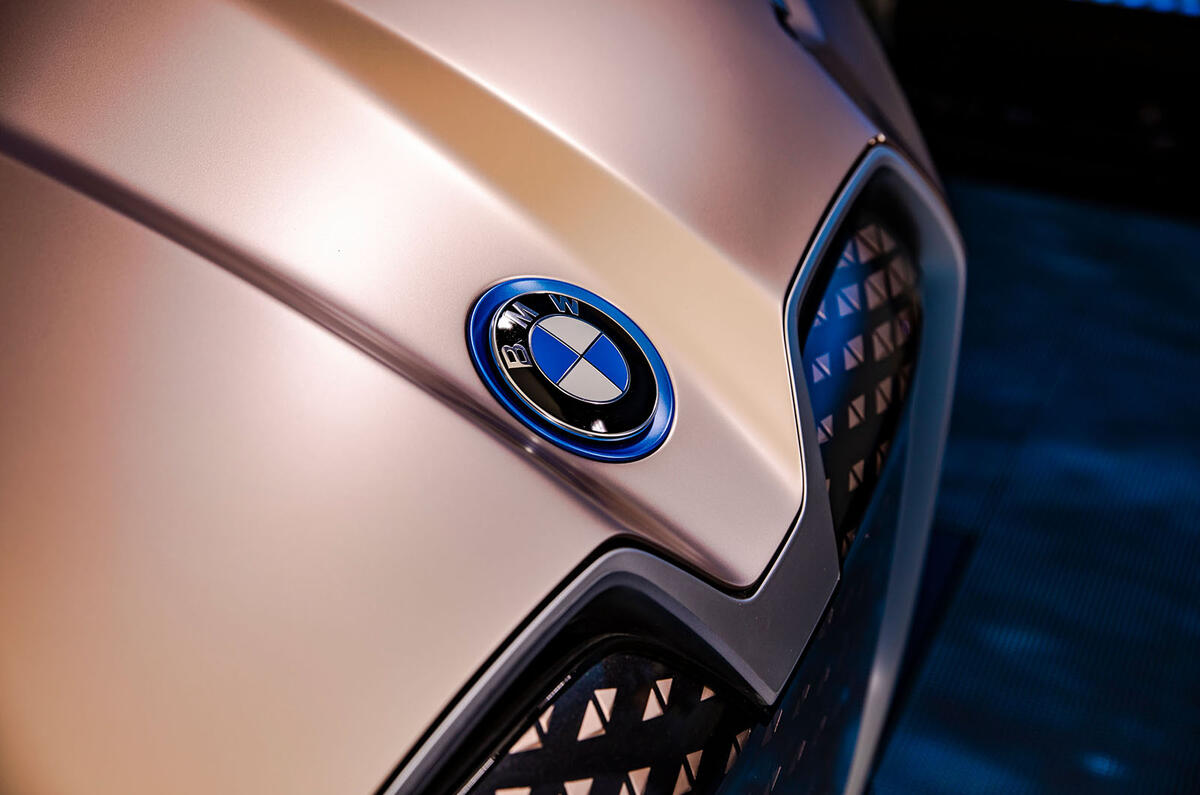 New Bmw Vision Inext Previews 2021 Autonomous Suv Autocar
