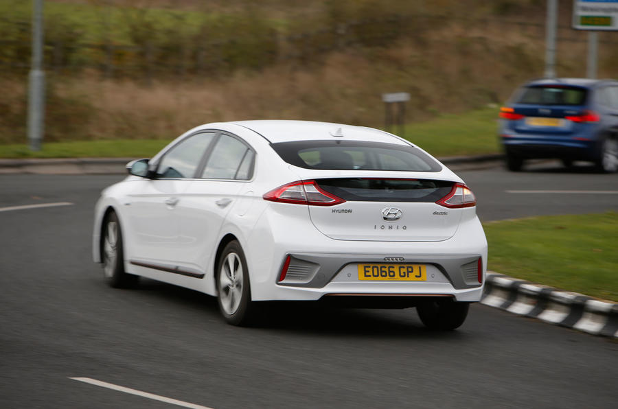 stam Wiens geweten Hyundai Ioniq, Volkswagen E-Golf, BMW i3 vs Nissan Leaf - electric vehicle  group test | Autocar