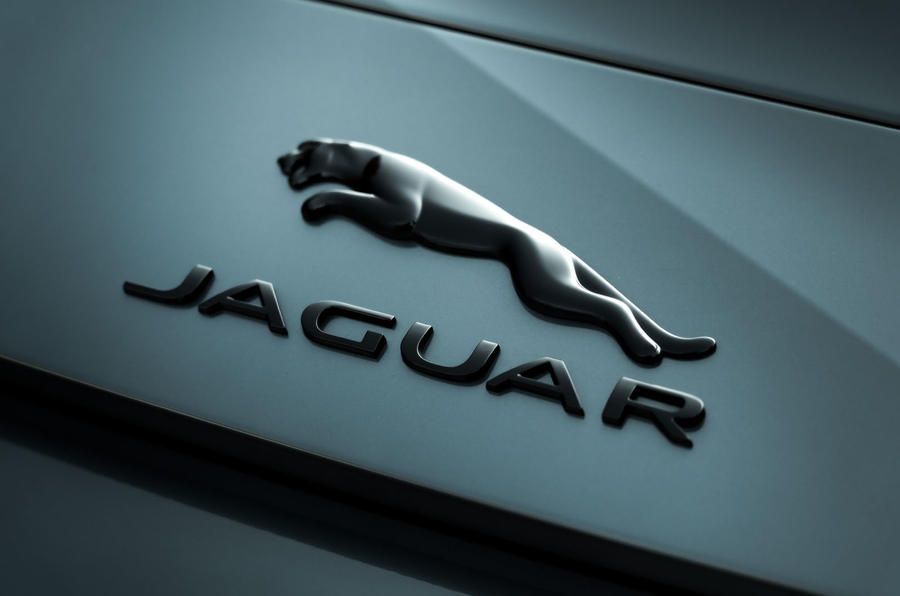 jaguar f type cabriolet 2023 013 badge