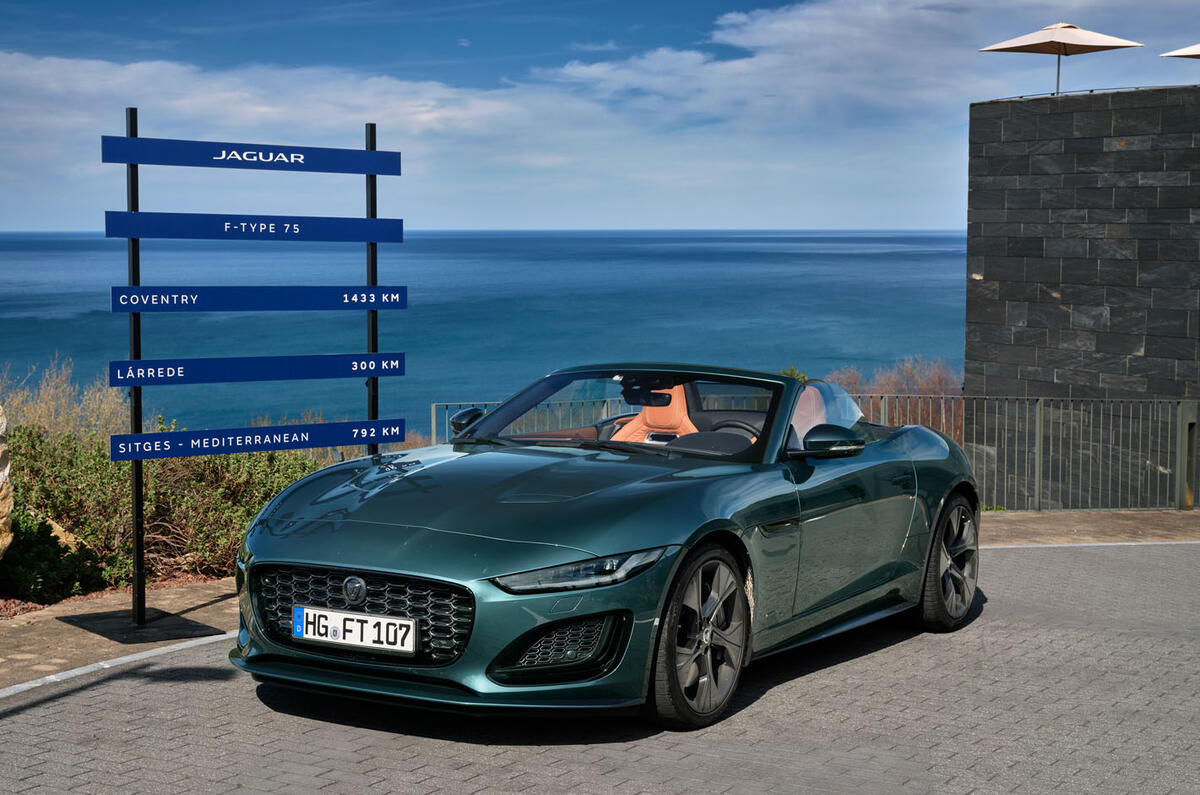 jaguar f type convertible 2023 019 statique avant