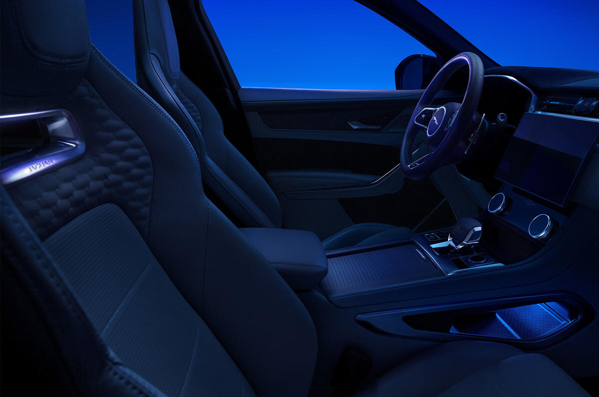 Jaguar F Pace finterior dark