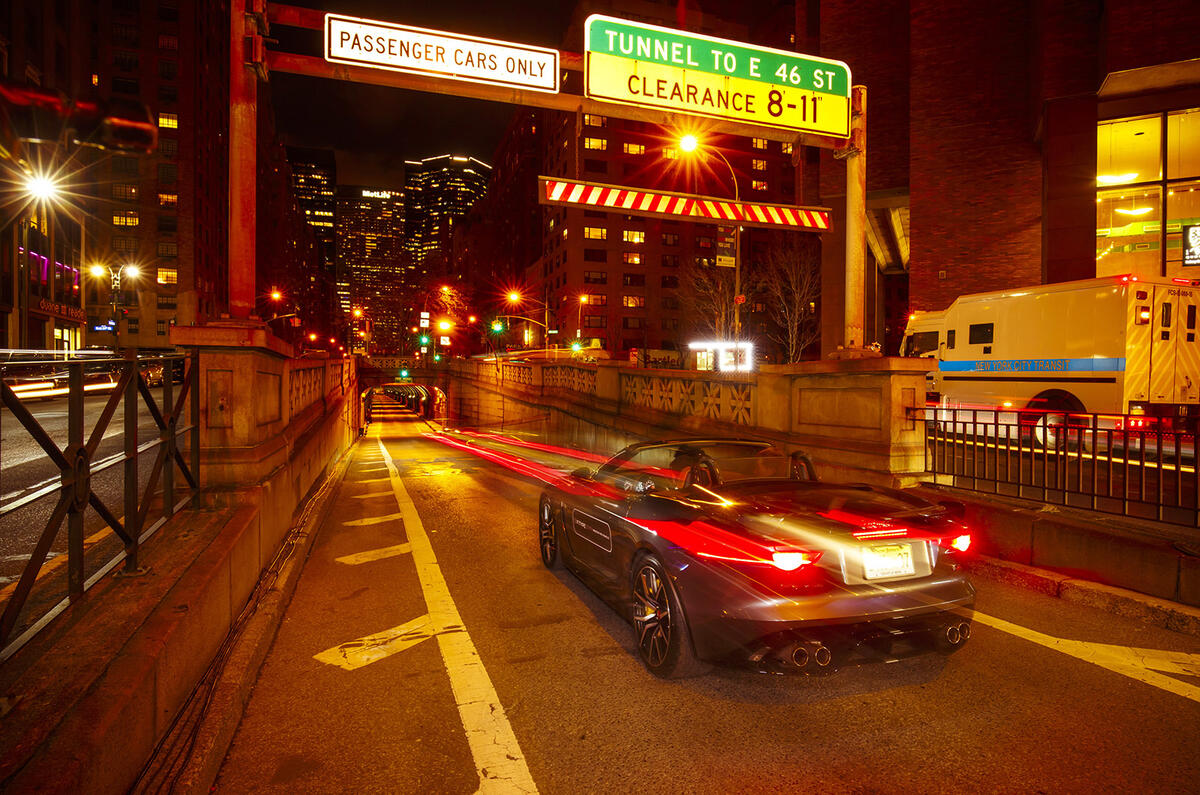 Jaguar f type sv r tunnel 1029