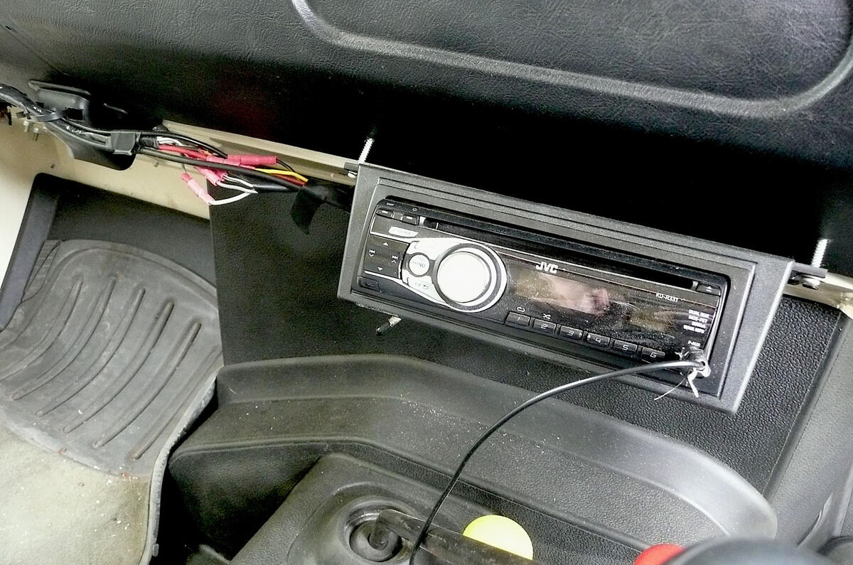 James Ruppert Land Rover series 3 infotainment
