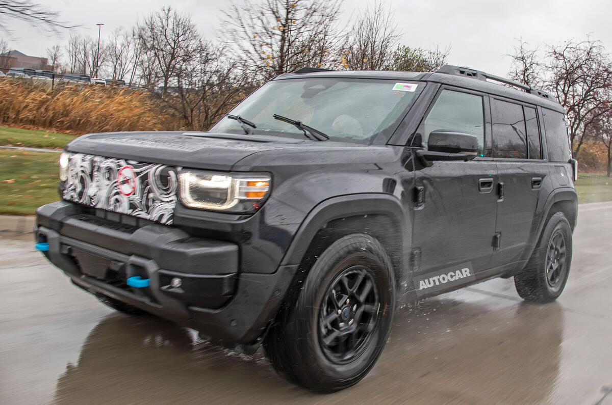 Seguimiento del cuarto delantero con camuflaje Jeep Recon 1