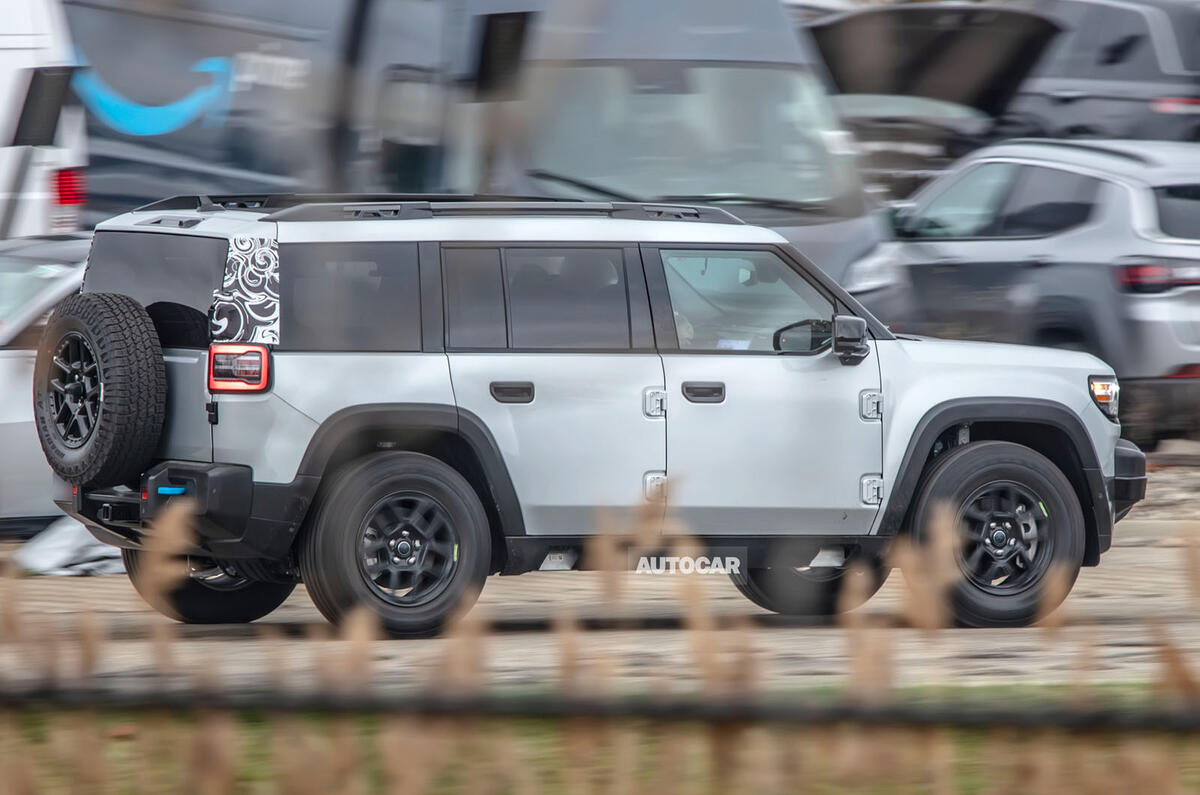 Cuarto trasero camuflado del Jeep Recon