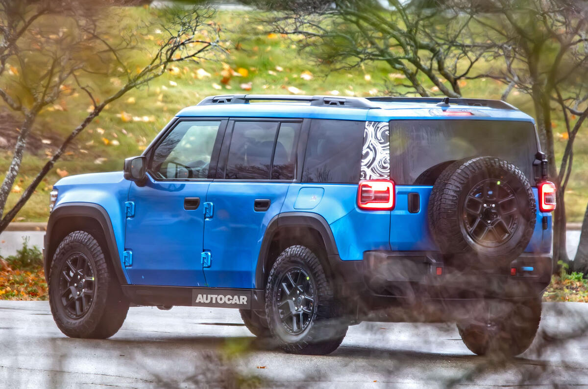 Parte trasera con camuflaje del Jeep Recon