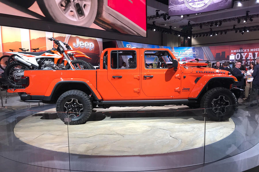 Jeep Gladiator LA motor show reveal - stand side