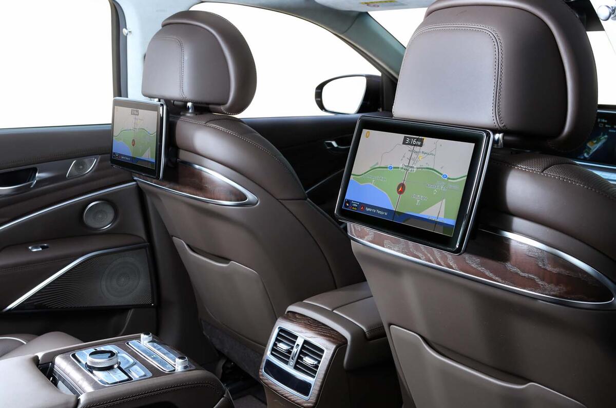 Kia K900