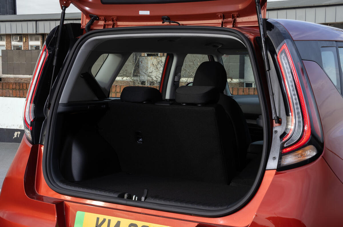 kia soul ev avis 2023 10 boot