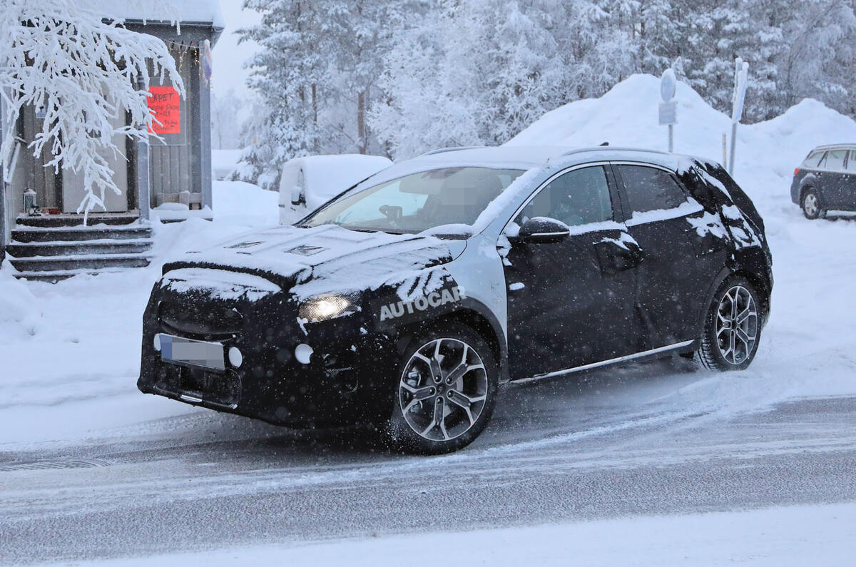 Kia XCeed prototype testing