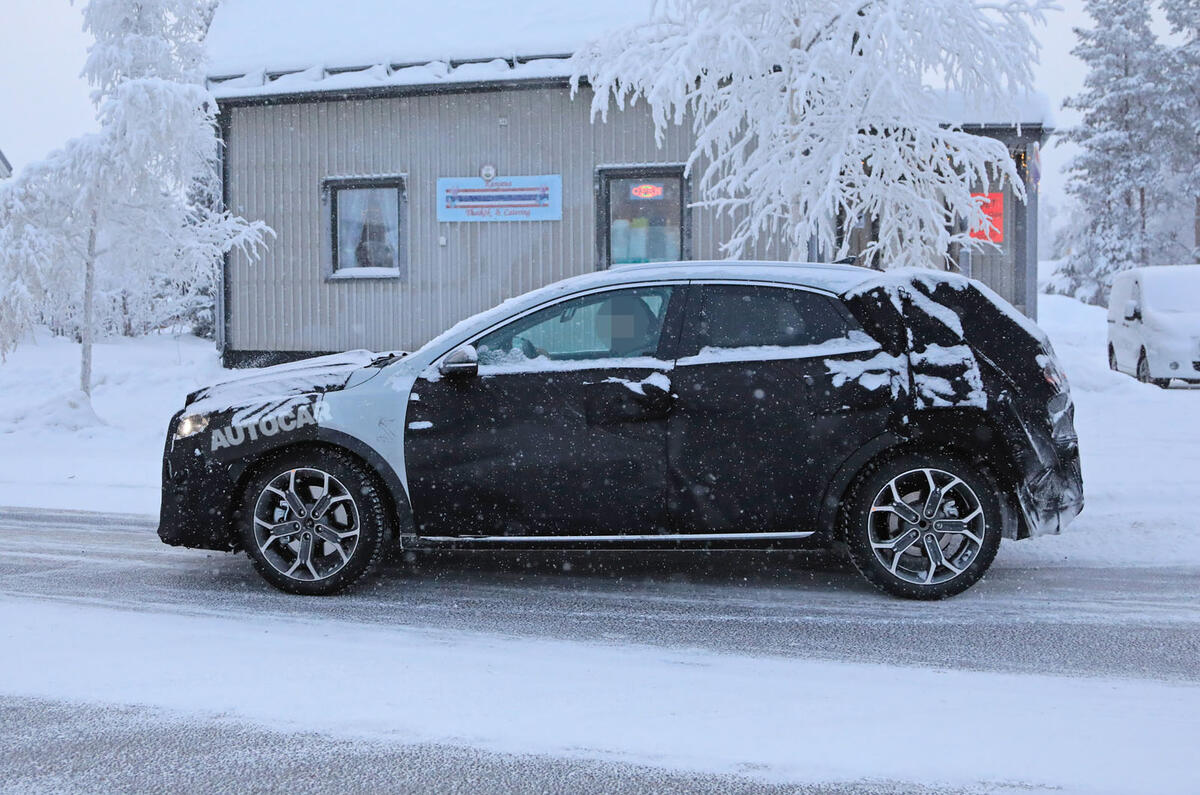 Kia XCeed prototype testing