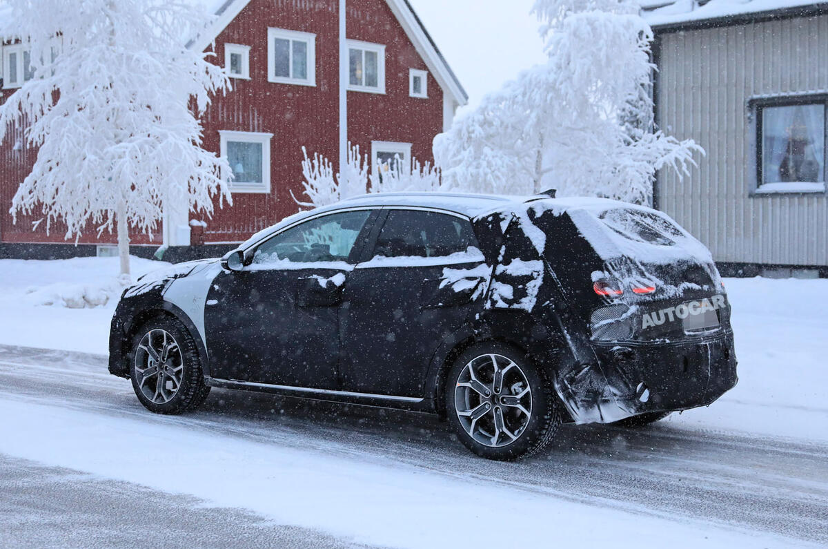 Kia XCeed prototype testing