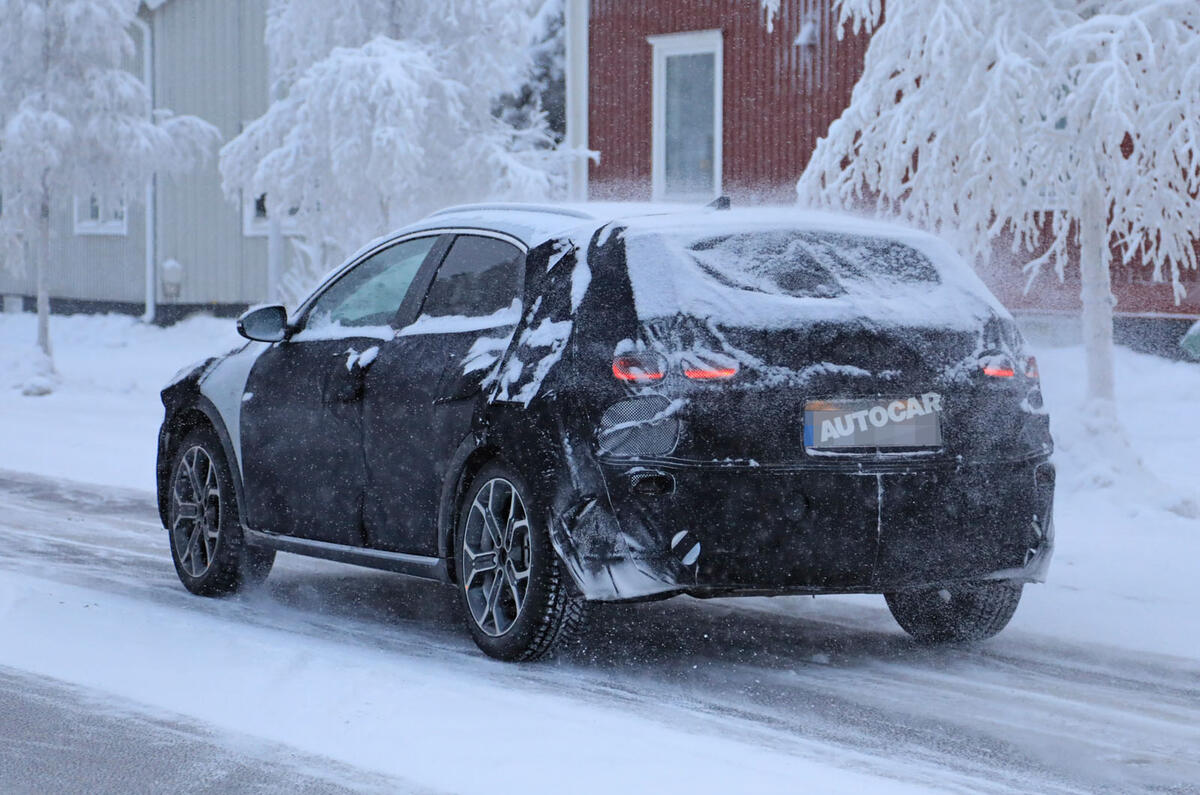Kia XCeed prototype testing