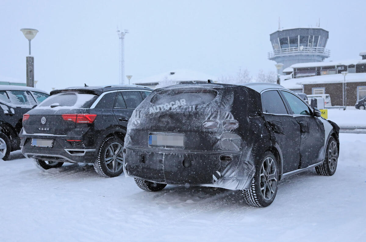Kia XCeed prototype testing