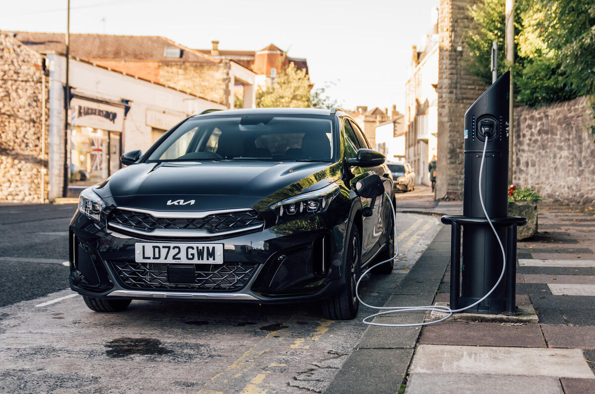 Kia XCeed PHEV charging 2023