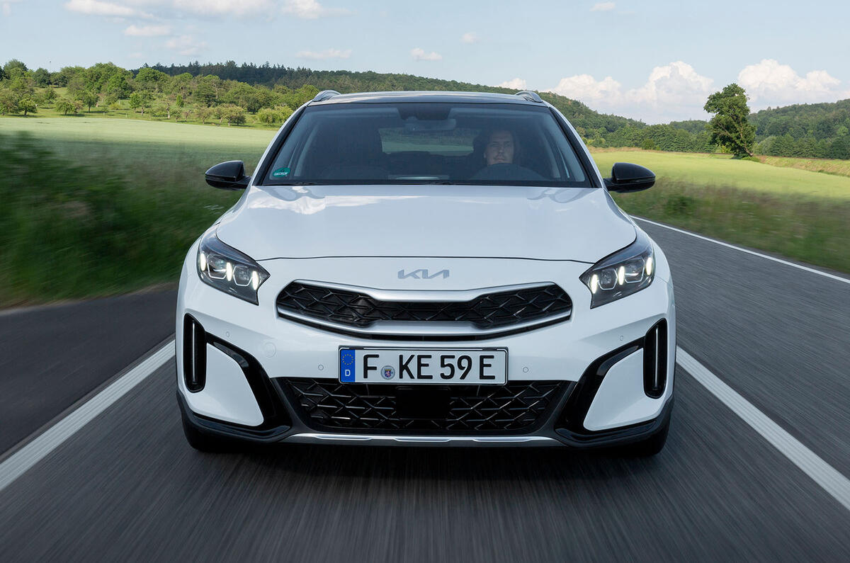 kia xceed pheve 2022003 tracking front