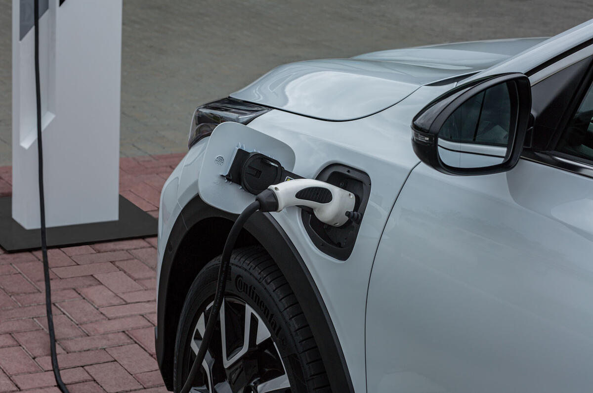 kia xceed pheve 2022007 charging port