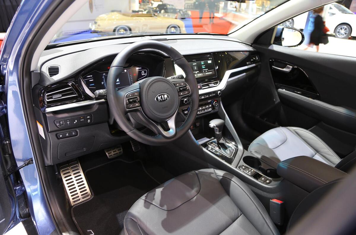 Plug In Hybrid Cars >> Updated Kia Niro sports fresh design, new technology for ... Plug In Hybrid Cars >> Updated Kia Niro sports fresh design, new technology for ...