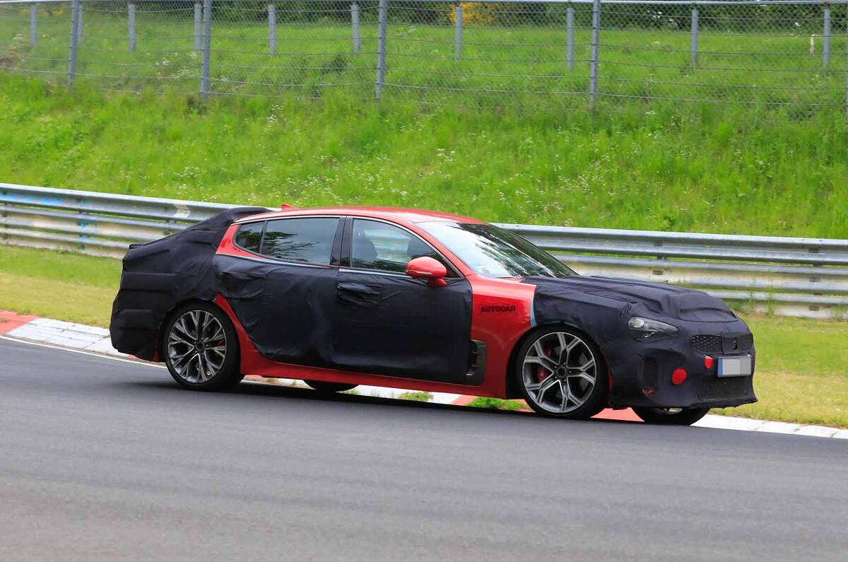 2021 Kia Stinger spyshot side front