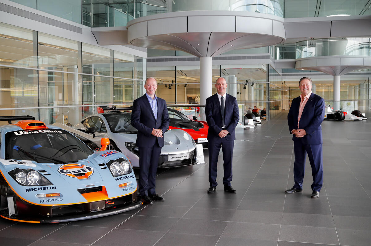 [Actualité] McLaren  - Page 2 L-r_mikeflewitt-mclarenautomotiveceomikejones-gulfoilinternationalltdceozakbrown-mclarenracingceo