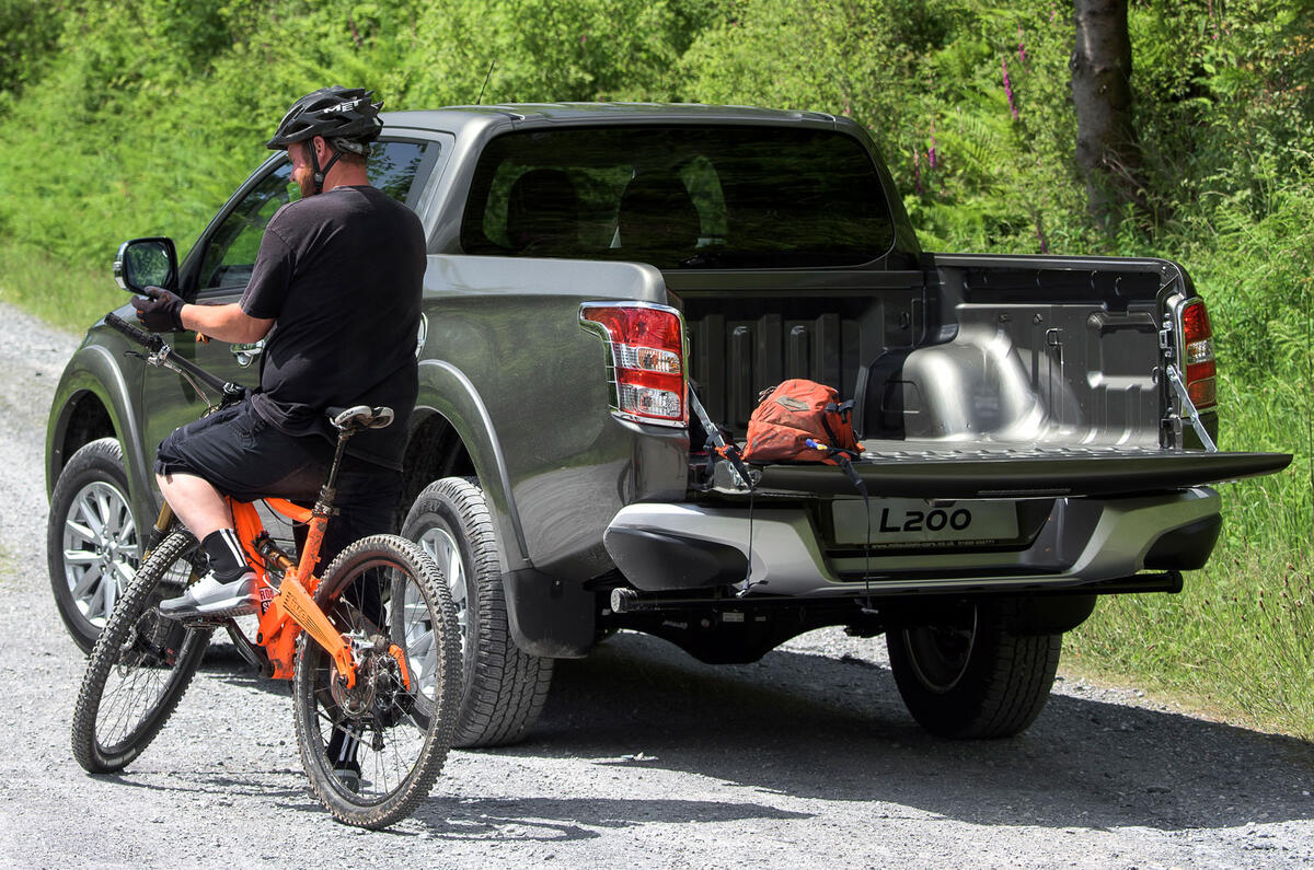 mitsubishi l200 bike rack