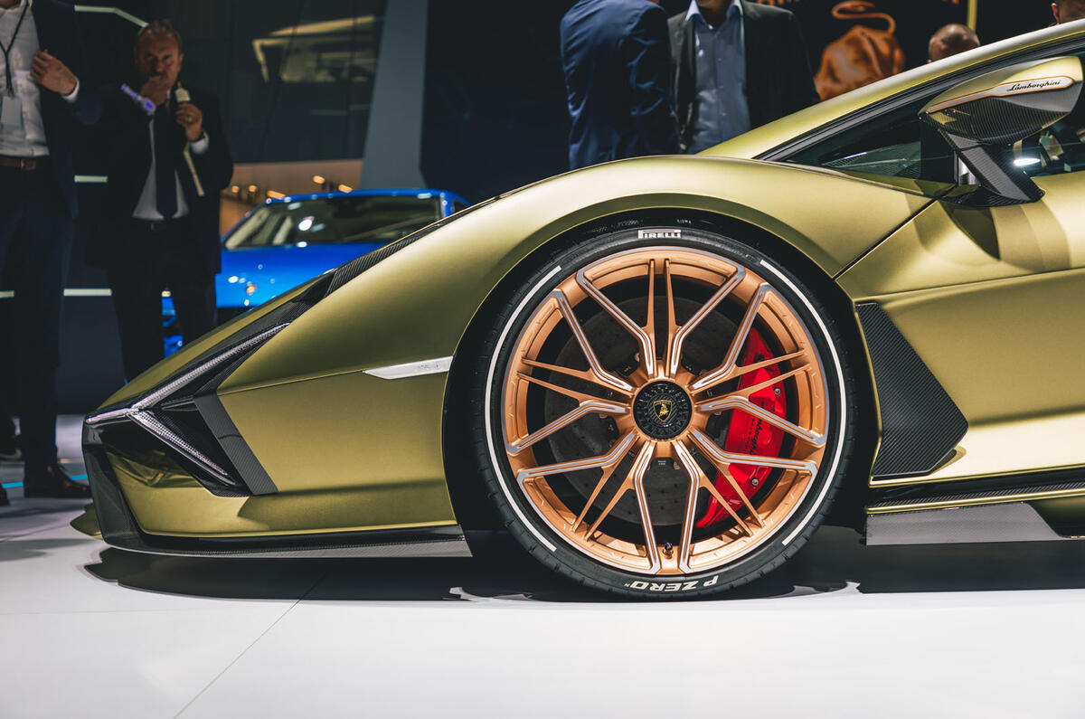 Lamborghini Sian Fkp 37 808bhp Hybrid Honours Late Vw
