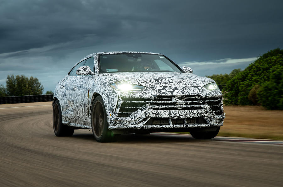 Lamborghini Urus Performante Prototype 2022 front quarter tracking