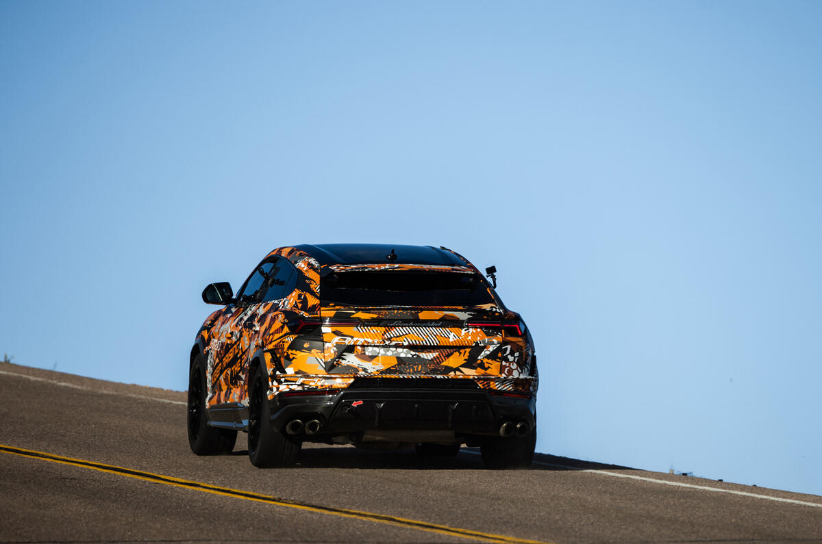 Lamborghini Urus Pikes Peak trasero