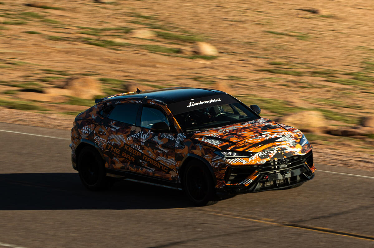 لامبورگینی Urus Pikes Peak Record 2022 جلو 3:4