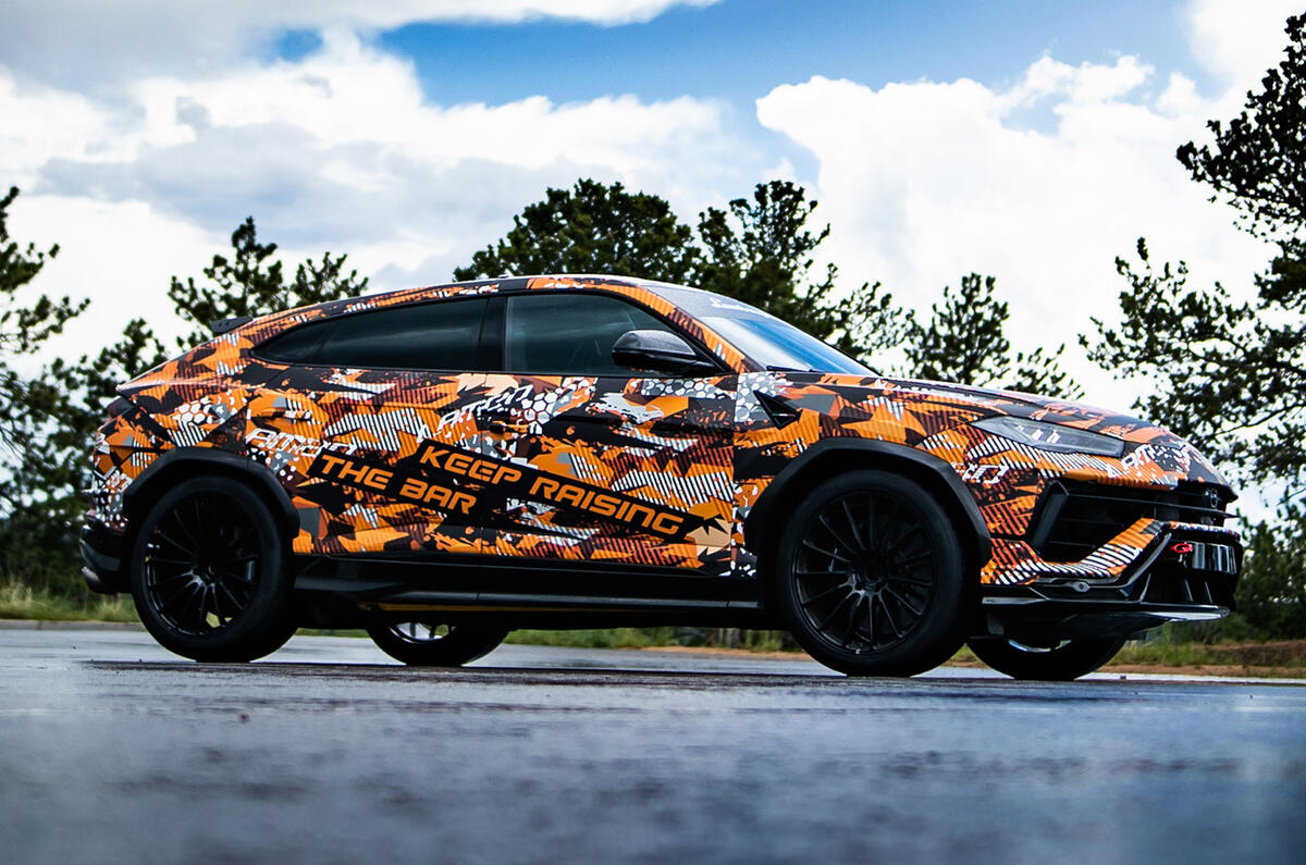 لامبورگینی Urus Pikes Peak Record 2022 استاتیک