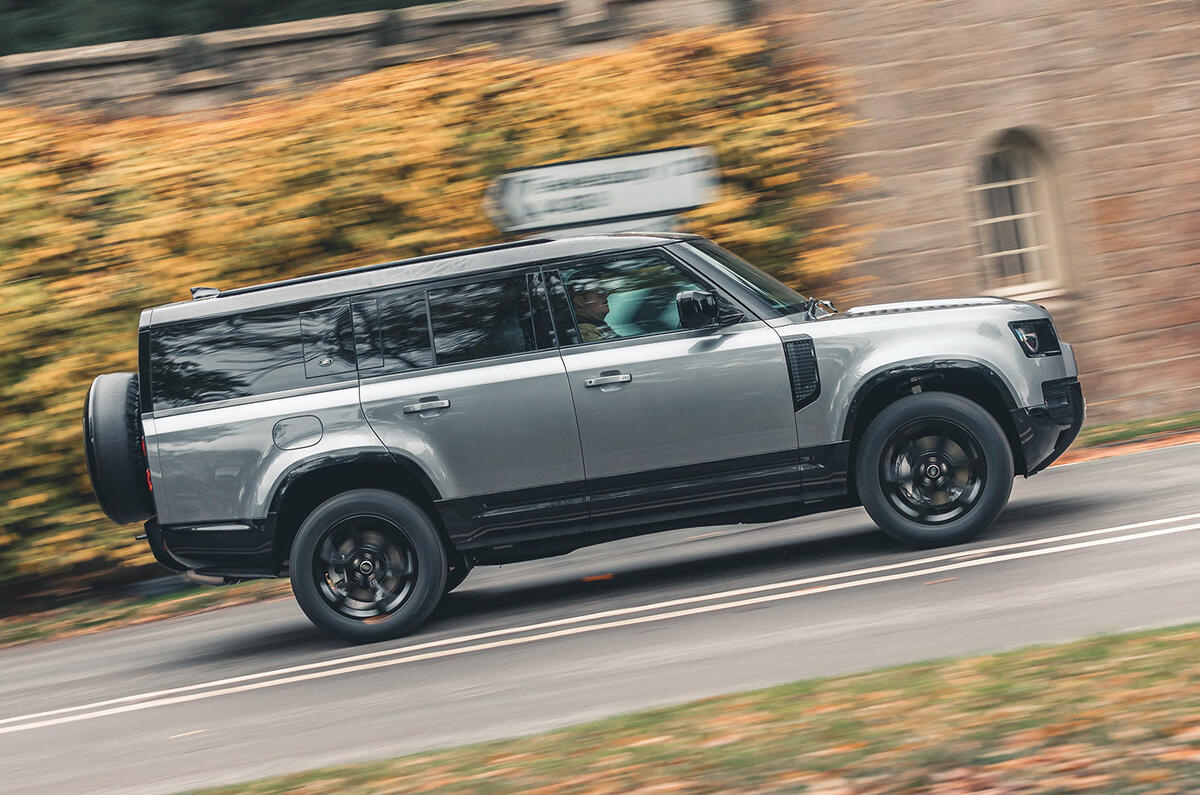 land rover defender 130 2022 02 panoramique latéral