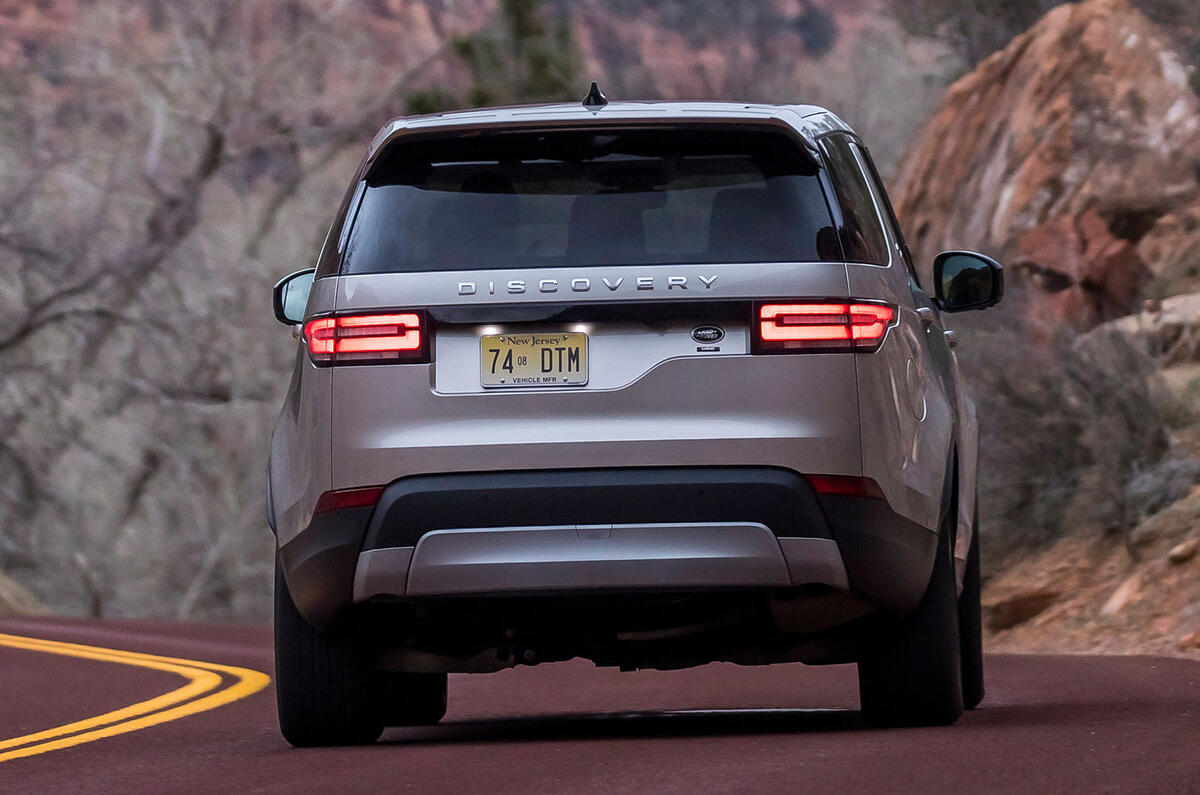 https://www.autocar.co.uk/sites/autocar.co.uk/files/styles/gallery_slide/public/images/car-reviews/first-drives/legacy/land-rover-discovery-web-2017-0002.jpg?itok=w50_9Abr