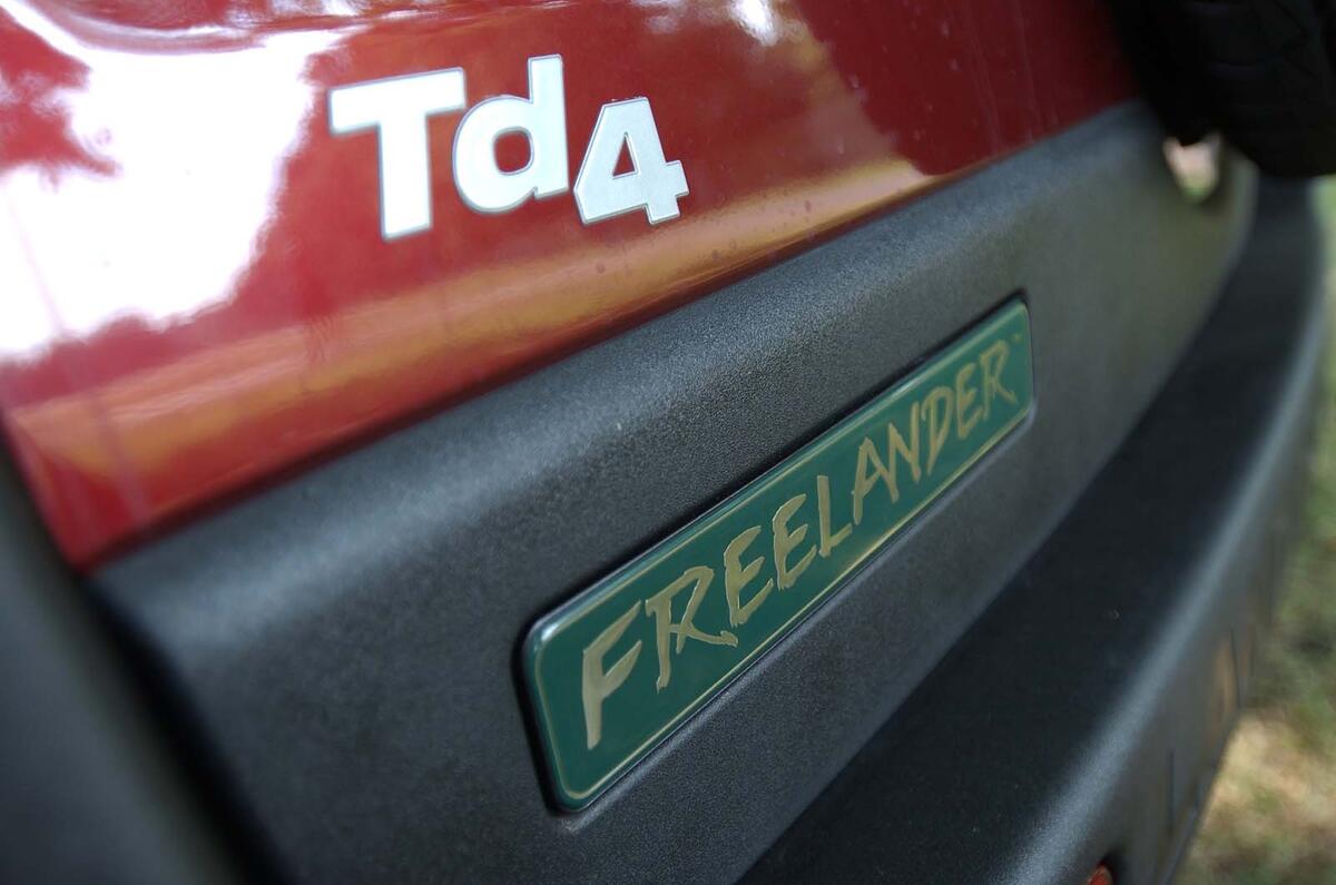 Land Rover Freelander badge