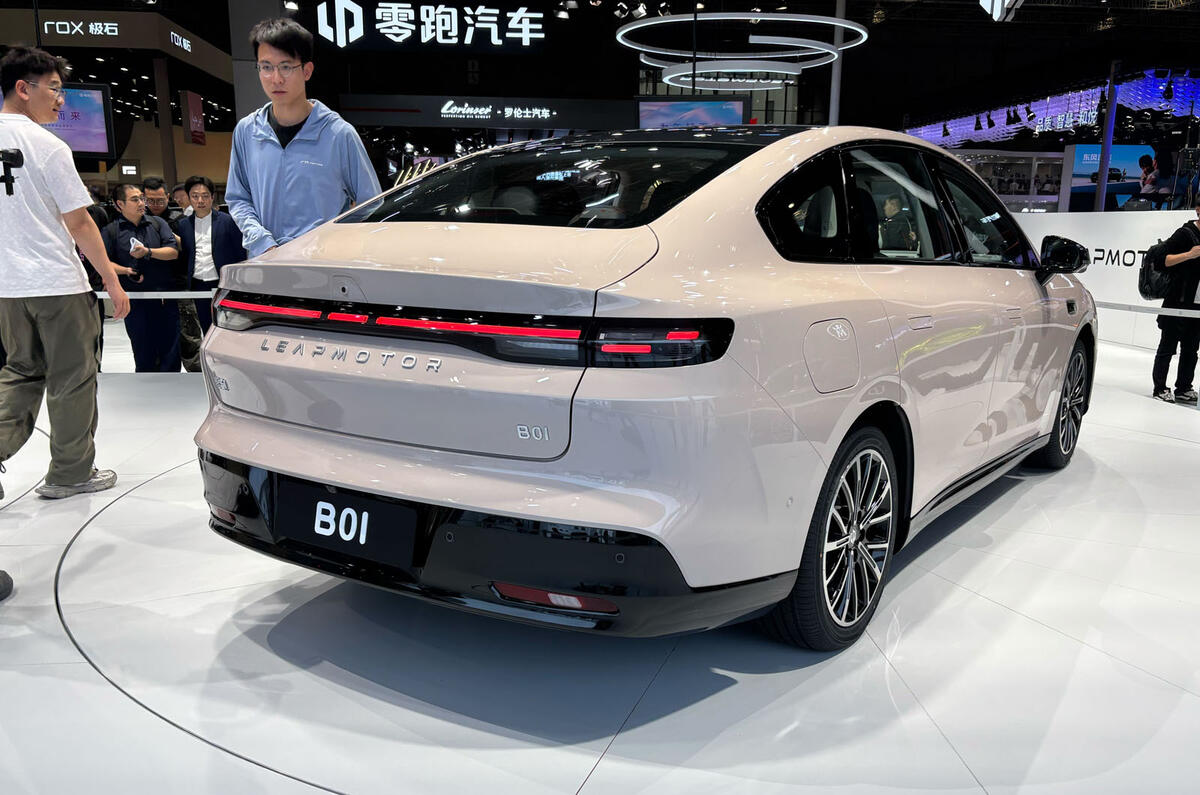 leapmotor_b01_rear_34.jpg
