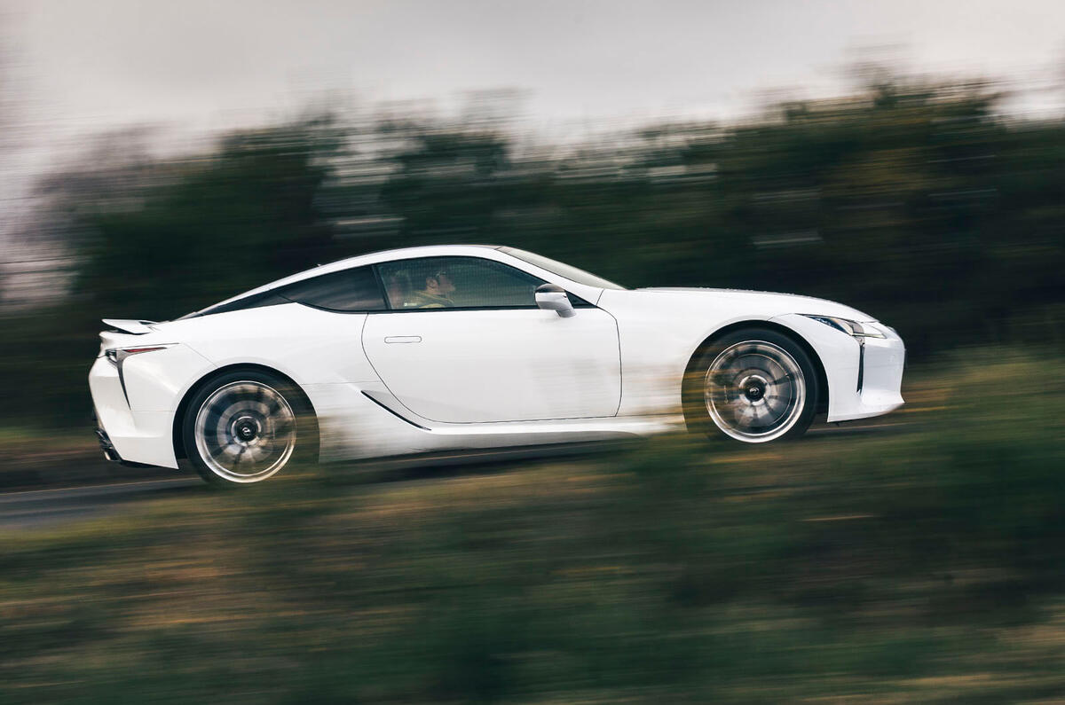 lexus lc5 revue 2023 02 panoramique