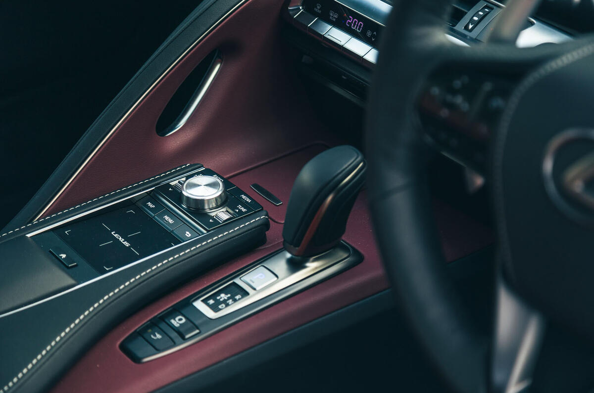 lexus lc5 revue 2023 08 console centrale