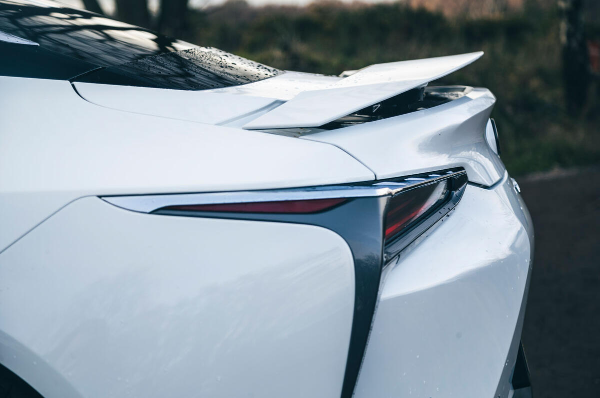 lexus lc5 revue 2023 24 aile