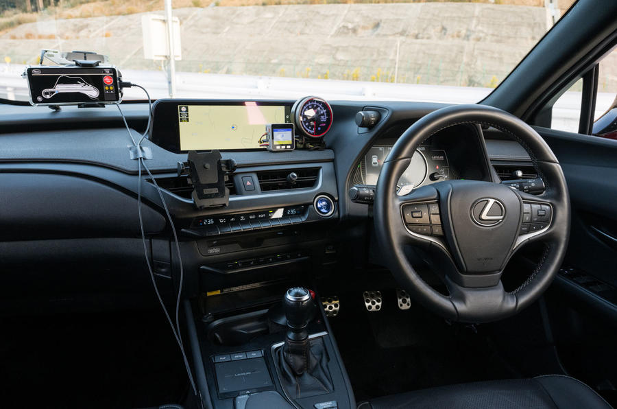 Lexus UX manual gearbox dashboard
