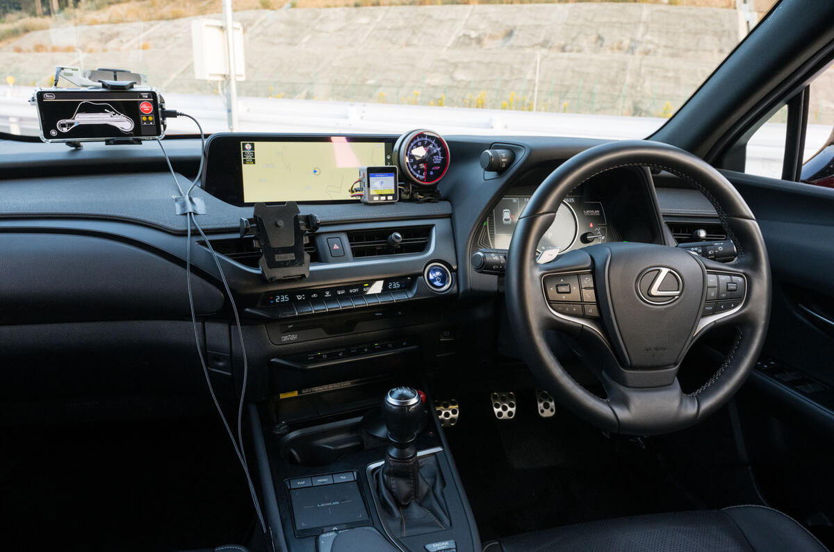 Lexus UX manual gearbox dashboard