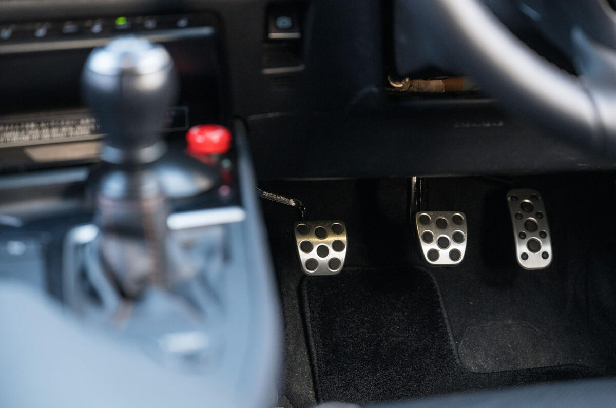Lexus UX manual gearbox pedals