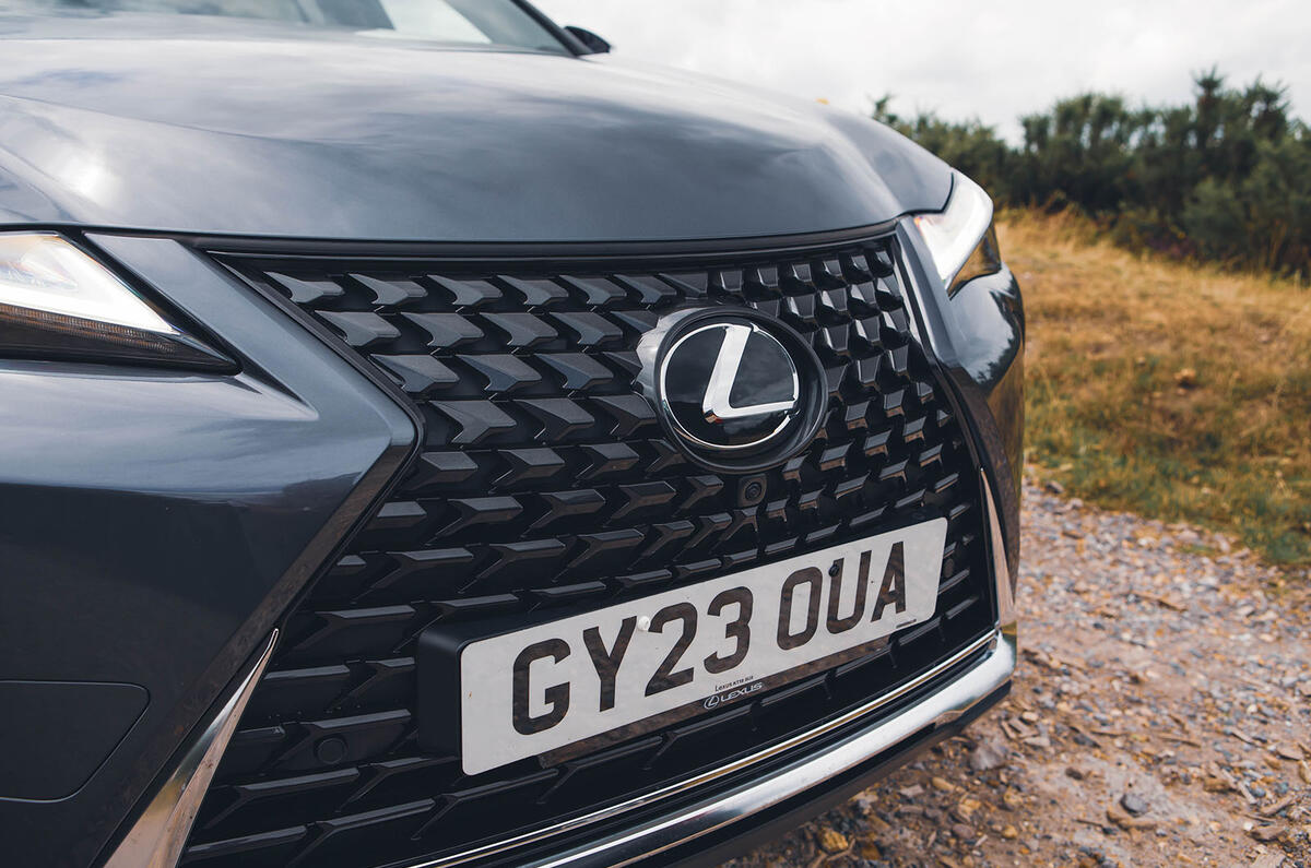 Calandre avant du Lexus UX300e