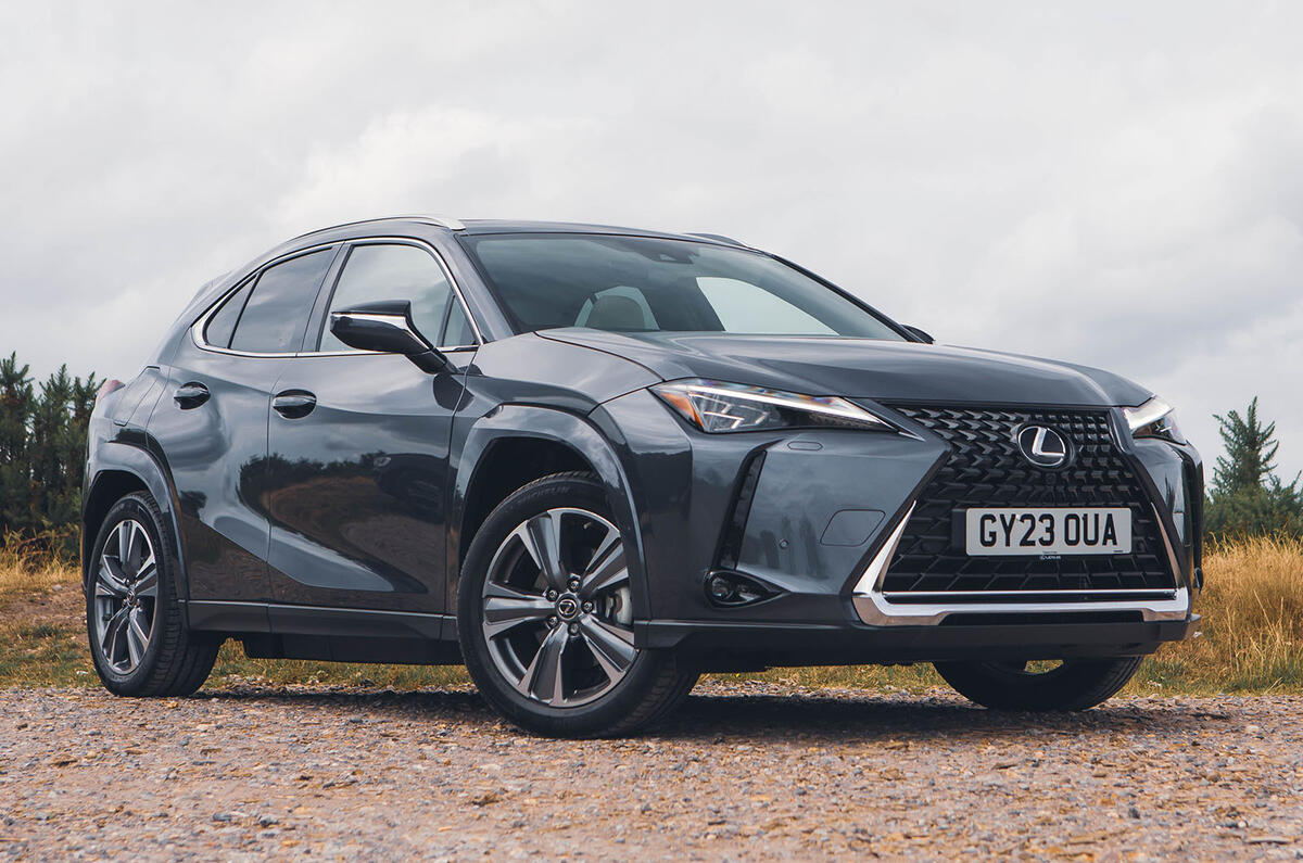 Lexus UX300e avant trois quarts statique